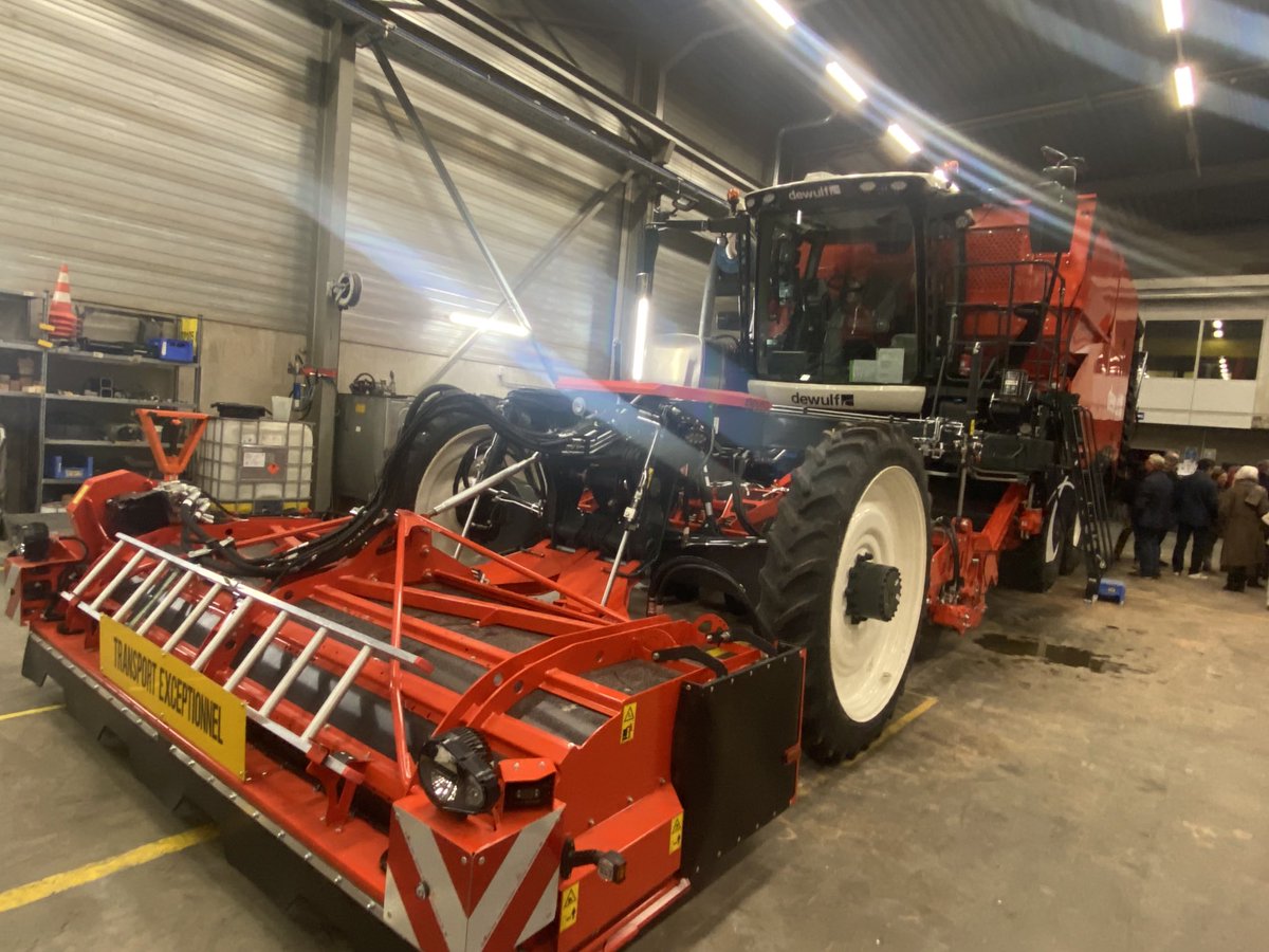 dejonckheere_k's tweet photo. @Dewulf te Roeselare - proficiat met de nieuwe Enduro-machine #Wereldspeler #ExportsPayTheBillsFolks #FlandersTechnologyInternational #FutureOriented 🌹🤟👊 #FlandersFood&TechValley #MainPortFlanders https://t.co/s5vCwOrBVT