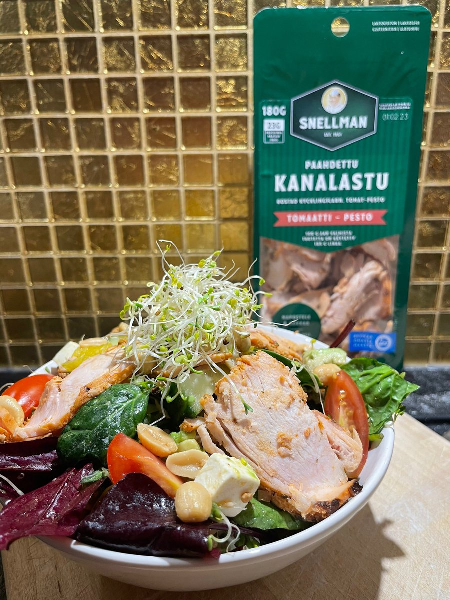 Snellmanin uusista kanalastuista tulee nopeasti iltapalasalaatti, nyt herkuttelemaan. <a href="/HerraSnellman/">Herra Snellman</a> #kanalastu #iltapala