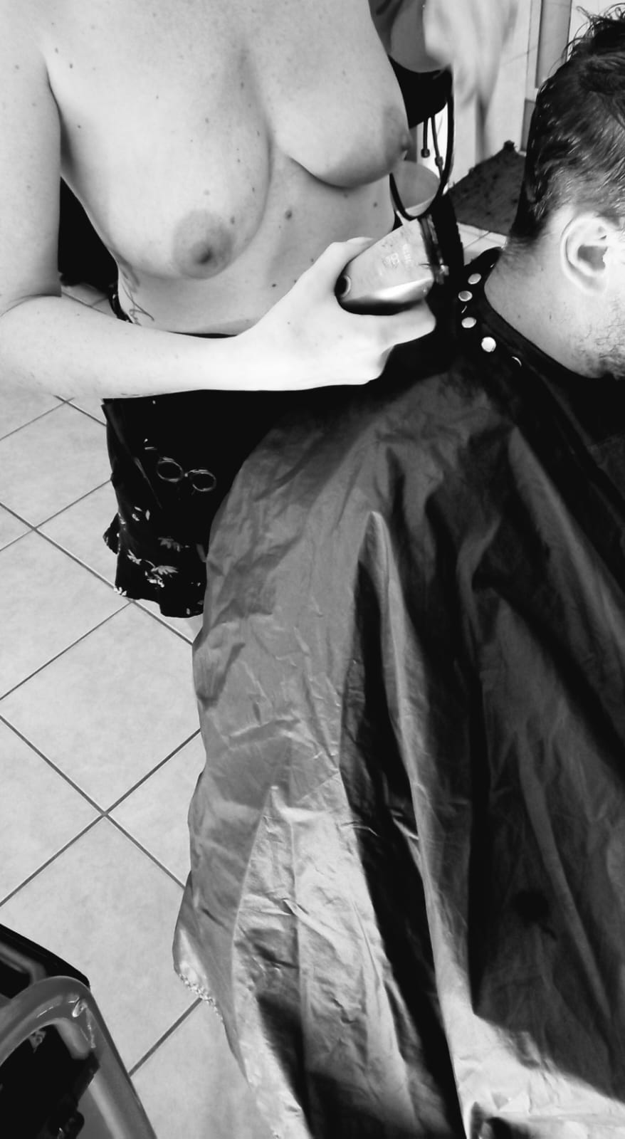 Now offering topless haircuts! 😈 Based in Centurion, inbox for details Xx https://t.co/1so6F01oHK