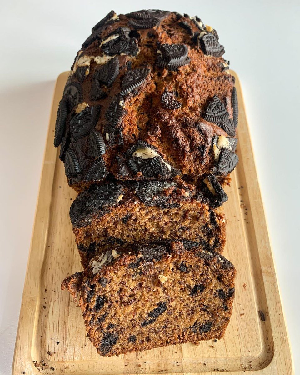 Oreo's tweet photo. This OREO Cookie Banana Bread is bananas 🍌 B A N A N A S 🍌 

📸: @bekiri.co on IG https://t.co/OWeXh6hUAU