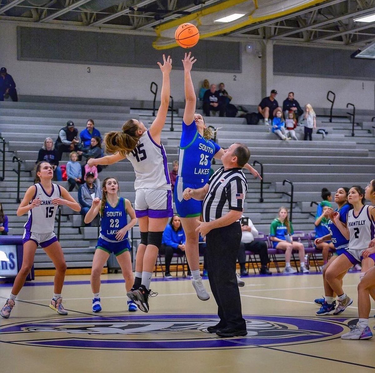 southlakes_gbb's tweet photo. Seahawks traveled to Chantilly last week! Varsity heads into today’s game 🆚 Westfield 2-0 Concorde District &amp; 8-4 Overall!#packthestands💚💙 #homegame

🙏 Coach McLean who captured our  athletes (3 levels) #seahawkdefensestrong #seahawkproud💚💙
�� @mcleandk_photography https://t.co/7ITKzgSxuX