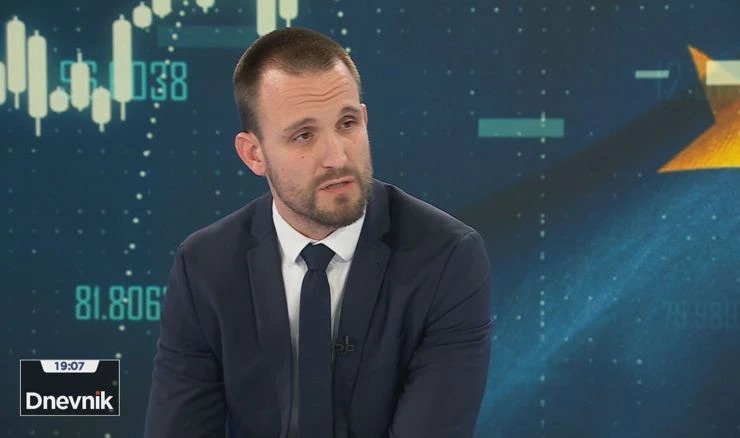 Vlada Republike Hrvatske (@vladarh) on Twitter photo Ministar Erlić za <a href="/hrtvijesti/">HRT Vijesti</a>: Pred <a href="/mrrfeuRH/">Ministarstvo regionalnoga razvoja i EU fondova</a> su dva važna cilja, jedan je da se do kraja iskoriste sredstva iz višegodišnjeg financijskog okvira EU koji završava ove godine, a dosad je isplaćeno njih 80%. Drugi cilj je uspostava efikasnog sustava za novi okvir koji kreće 2024. Ministar Erlić za <a href="/hrtvijesti/">HRT Vijesti</a>: Pred <a href="/mrrfeuRH/">Ministarstvo regionalnoga razvoja i EU fondova</a> su dva važna cilja, jedan je da se do kraja iskoriste sredstva iz višegodišnjeg financijskog okvira EU koji završava ove godine, a dosad je isplaćeno njih 80%. Drugi cilj je uspostava efikasnog sustava za novi okvir koji kreće 2024.