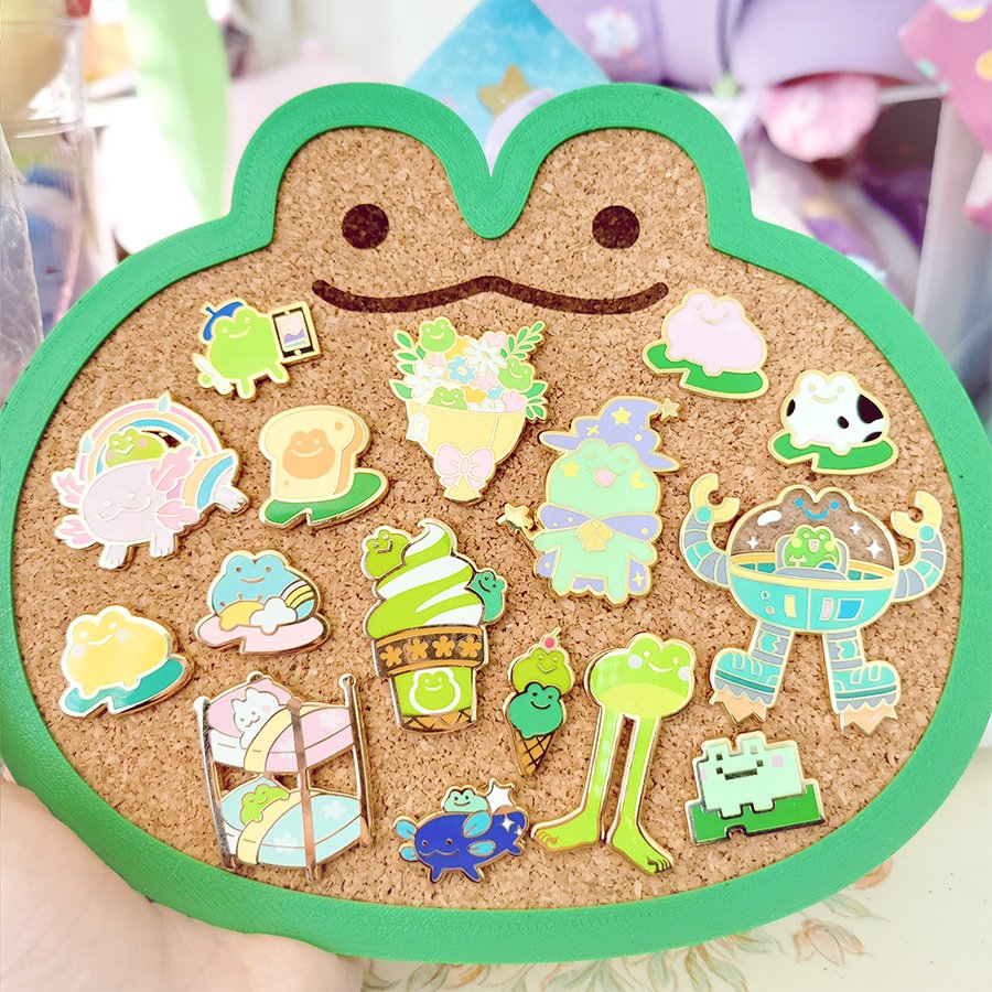 Giraffaloops's tweet photo. Had a small batch of froggy pinboards made 🐸 https://t.co/I8ozfSNrMF
