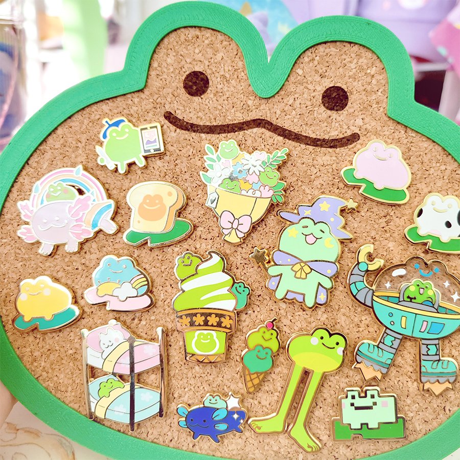 Giraffaloops's tweet photo. Had a small batch of froggy pinboards made 🐸 https://t.co/I8ozfSNrMF