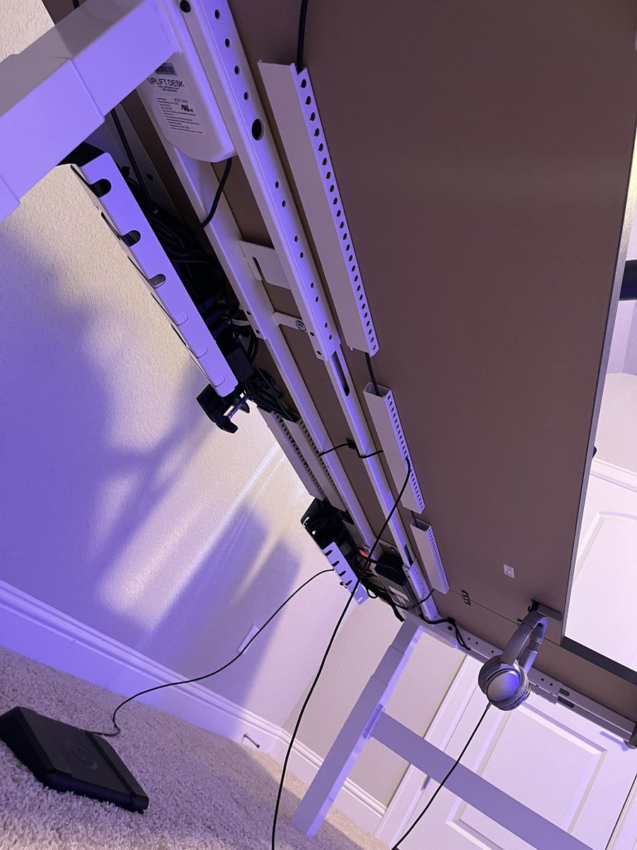 AroseFeared tweet media