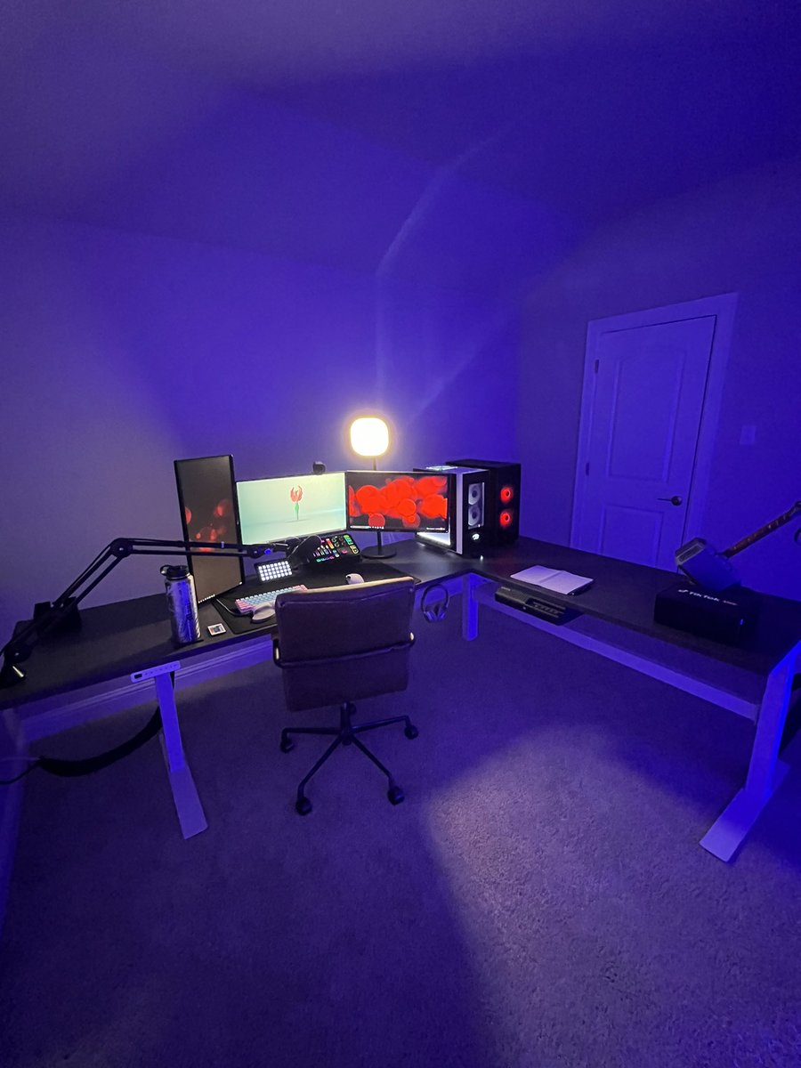 AroseFeared tweet media