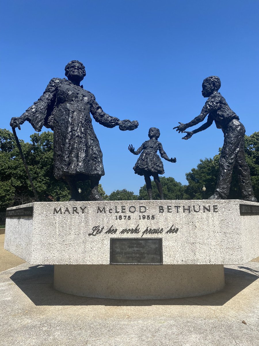convoswithflo's tweet photo. #LincolnPark #WashingtonDC two sculptures in the same park. We’re always coming up short… #embraceboston https://t.co/DHp3MOHp2x