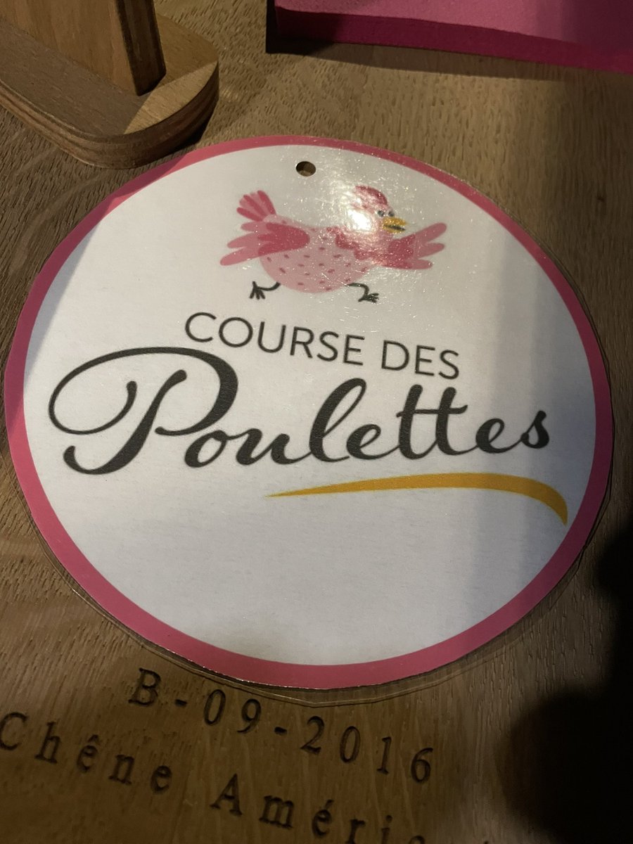 Alexand_Boucher's tweet photo. Remise officielle du chèque de 15150 euros par l’association des gens d’Yssi au profit de la @laliguecancer suite à la course des Poulettes d’octobre dernier à Yssingeaux.
Bravo aux organisatrices qui se mobilisent pour cette belle cause. @CA_LHL partenaire de l’opération https://t.co/HgNWNiDzSL