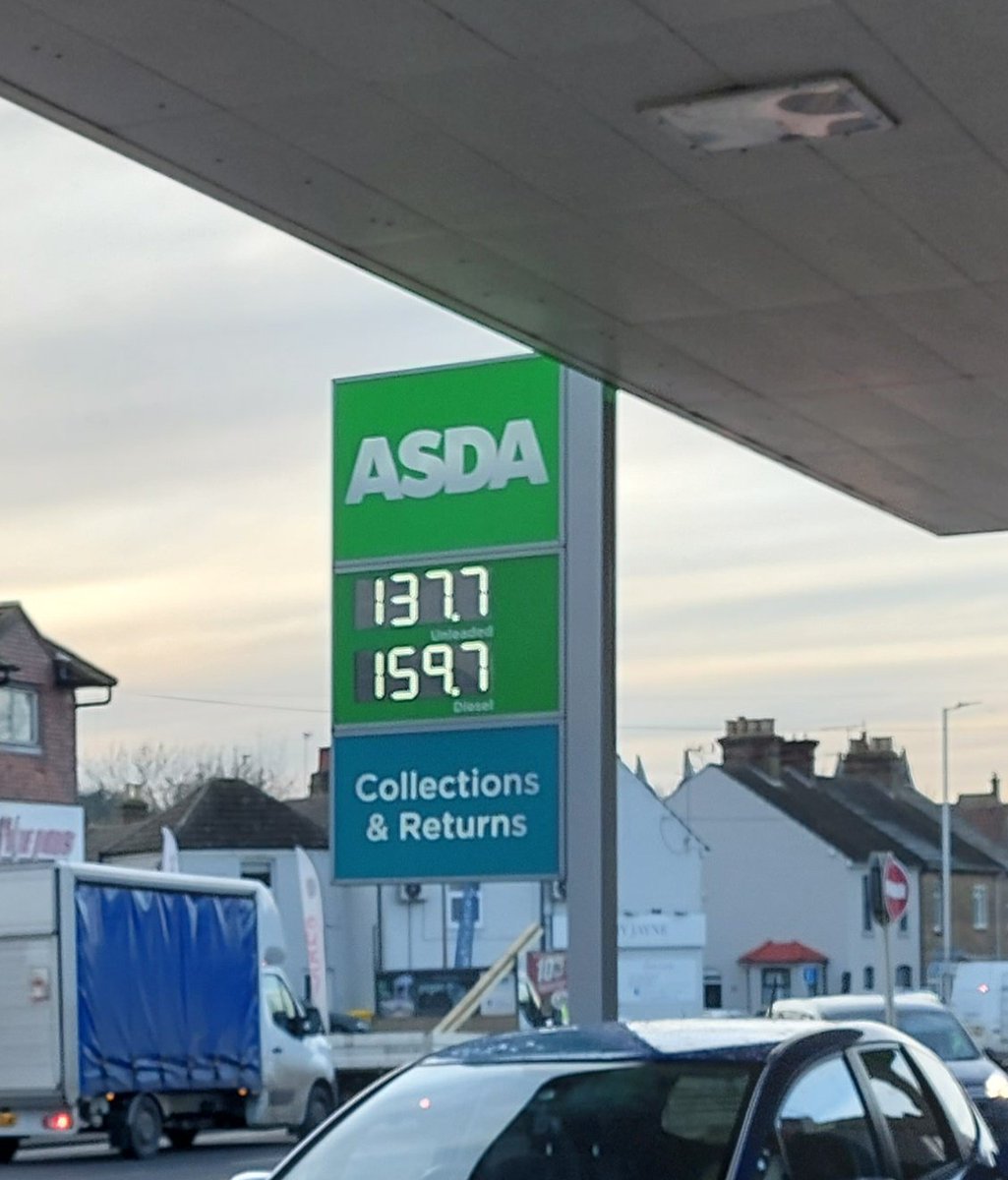 MeadsWard's tweet photo. @asda Why are your petrol prices so different?

Over 10p difference a litre between stations only 6 miles apart

Petrol 137.7 in Rainham, Kent. 146.7 in Sittingbourne.

Diesel 159.7 and 170.7.

Not a great deal for #Sittingbourne residents

@asdathebourne @Megan___C https://t.co/a9kBApkyMZ