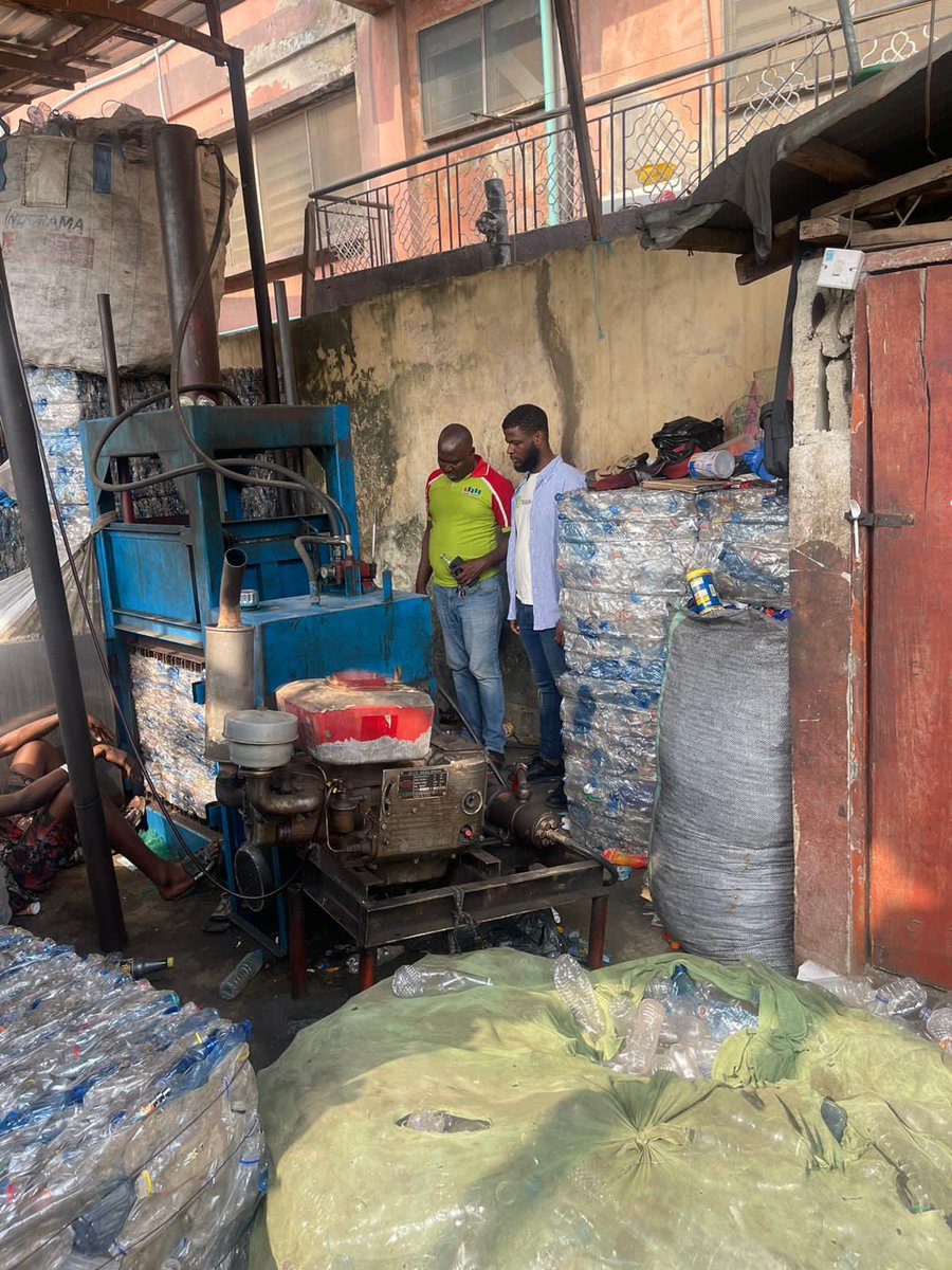 SWEEPFoundation's tweet photo. Earlier today, @EliotWogu of Trashcoin was on visit to our WASTE IN THE CITY facilities in Surulere.
We are building a #PlasticCity.
We look forward to greater partnership with the Trashcoin group. Congratulations to our team #WasteWorkers #WasteintheCity https://t.co/6txGlwKyvO