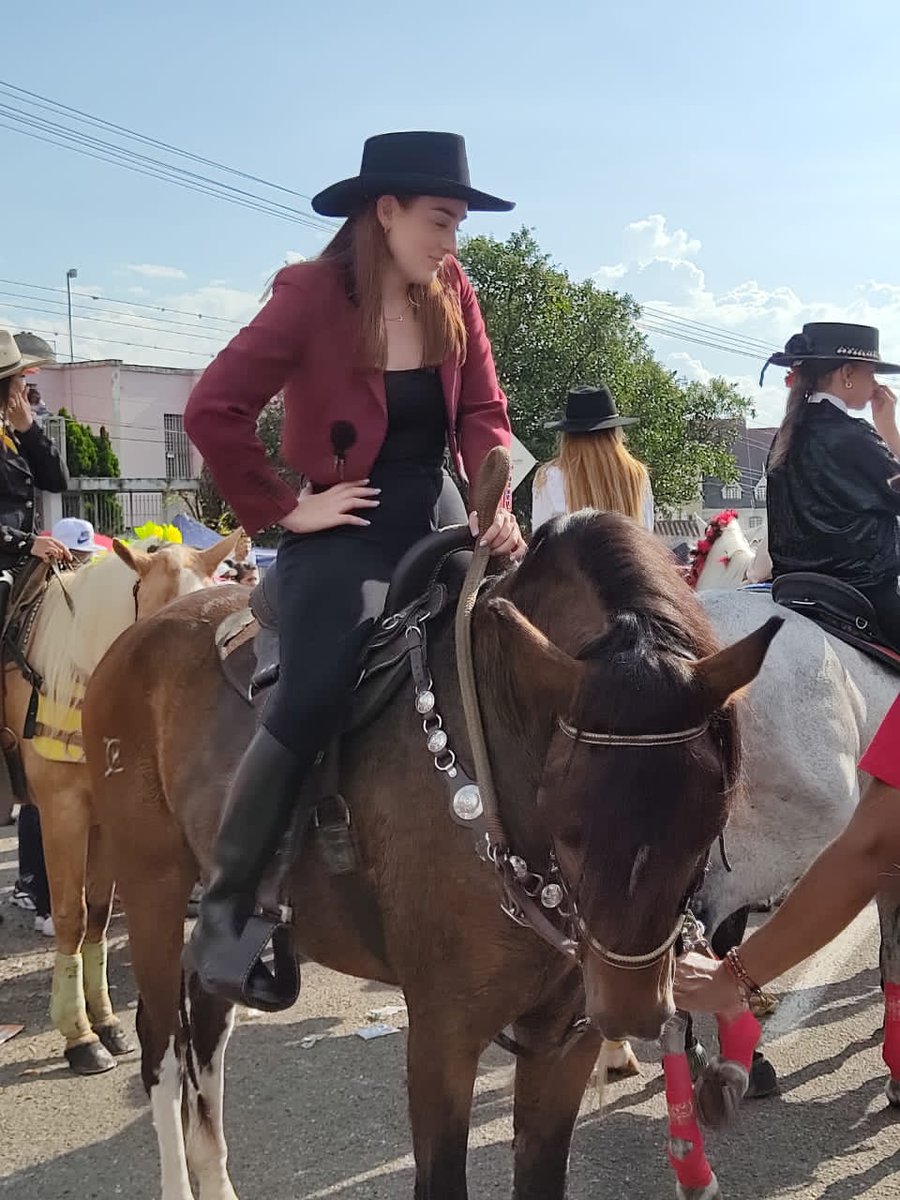 DirEduTachira's tweet photo. En #Fotos3 Participación de docentes y personal de la @DirEduTachira en el Gran Desfile FISS 2023 con la carroza "Liberators".
@FreddyBernal @NicolasMaduro @YuniorClavijoM @Gob_Tachira @MPPEDUCACION @jghuerfanoo @BermudezJoseA @hospimilTachira @RomerPSUV #17Enero #Bono Miss USA https://t.co/h4iGFVICiQ