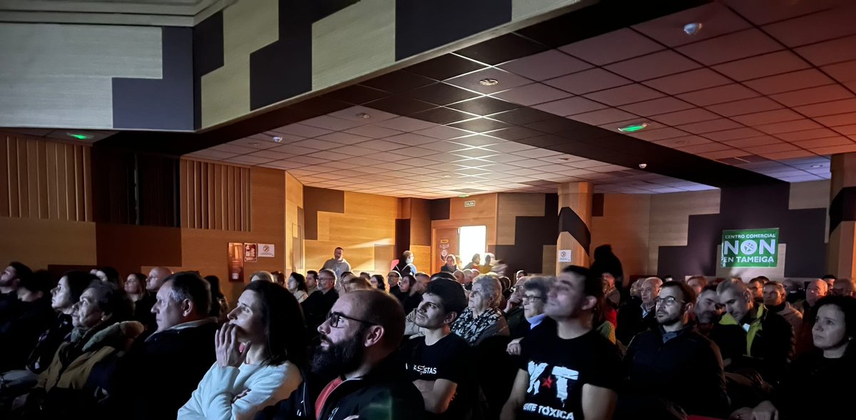 Ainda emocionadas pola acollida de #Aaugaquetrouxeron en #Tameiga o pasado sábado. Cheo na sala. 💦💦 via: CMVMCTameiga