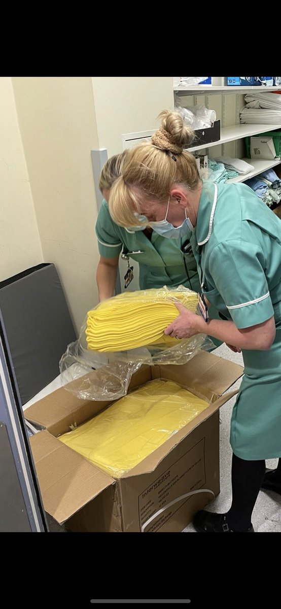 EnhancedCareRBH's tweet photo. #collaboration working alongside our lovely falls lead Anthony Mackay delivering our yellow blankets and socks to A&E today #thinkyellow @boltonnhsft @Joyredwood2 https://t.co/hSzxcTeYks