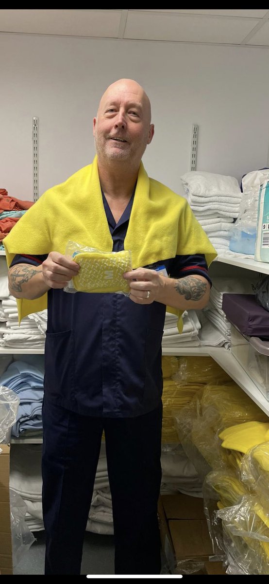 EnhancedCareRBH's tweet photo. #collaboration working alongside our lovely falls lead Anthony Mackay delivering our yellow blankets and socks to A&E today #thinkyellow @boltonnhsft @Joyredwood2 https://t.co/hSzxcTeYks
