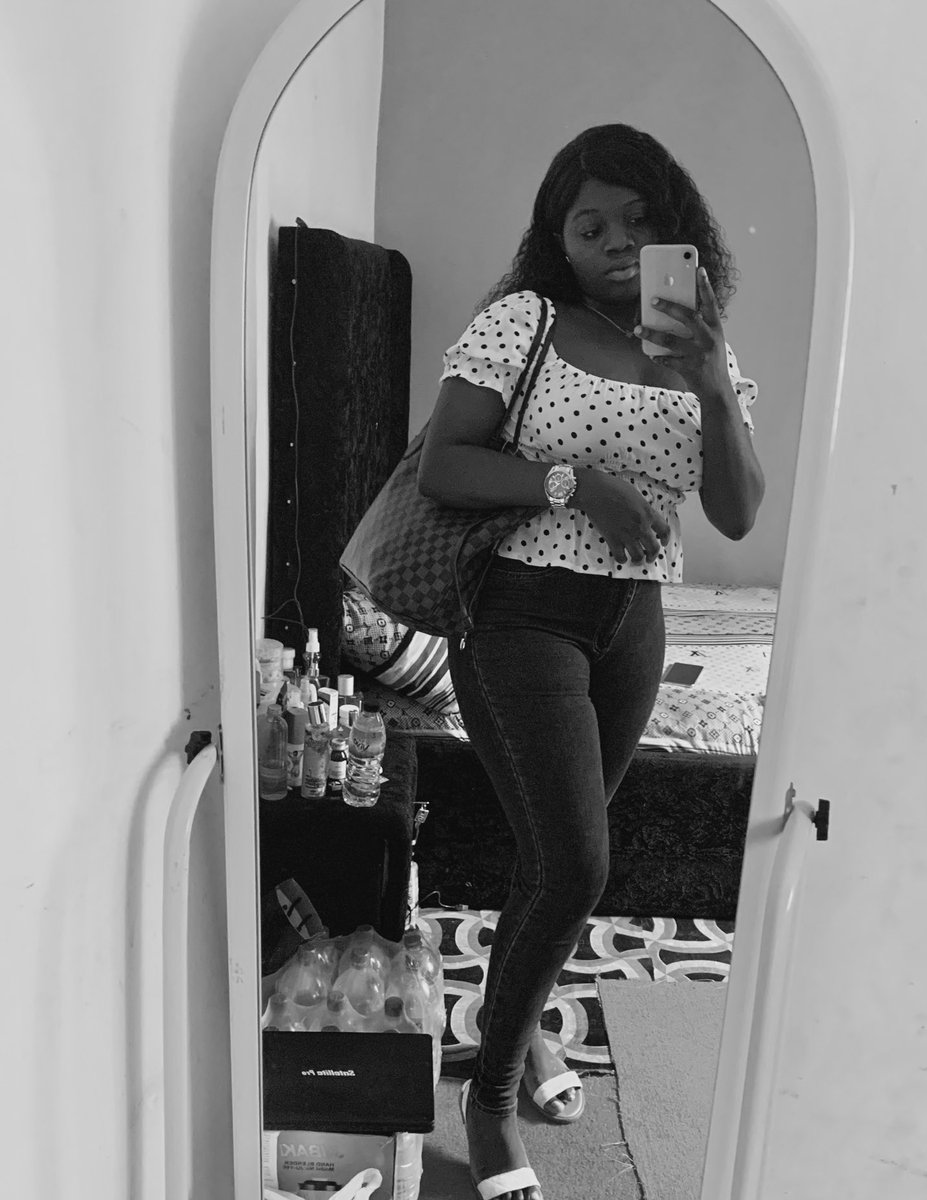 Andehetnoc's tweet photo. As I Dey so na posin way go dey buy me data are dey find cuz this e done morna 😢.. https://t.co/PIAsBQmlR7