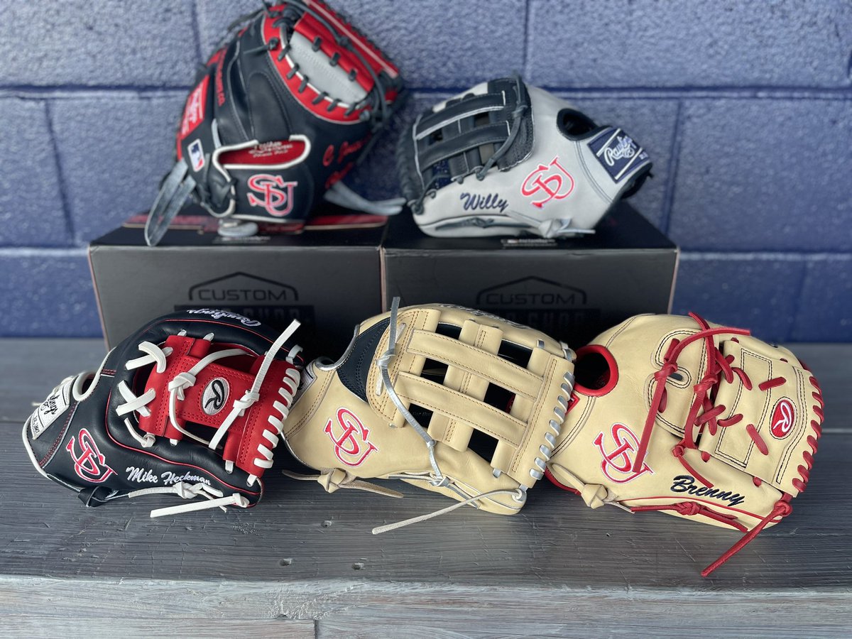 coach_willy9's tweet photo. New Glove, who dis?? #1More #ShipBaseball #RaiderGang @RawlingsSports https://t.co/TYsaOM2n5r