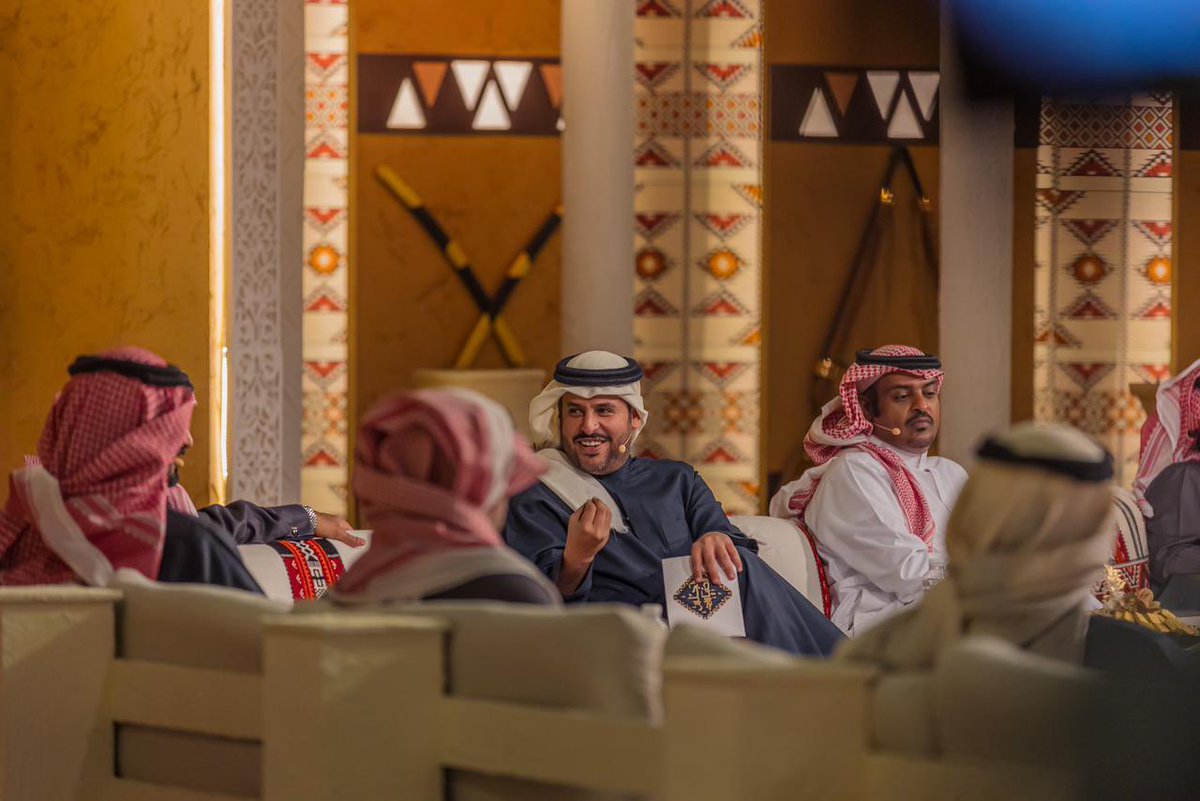 الحمد لله على التمام والكمال .. قد نختلف او نتفق ان #مجلس_الصياهد غير شكل وجه اعلام الابل واسس التوجه السليم لهذا الموروث .. ان وفقنا ذلك من الله .. وان اخطائنا فمن انفسنا والشيطان .. كل الشكر لنقادنا المبدعين ولكم على المتابعة والاتفاق والاختلاف