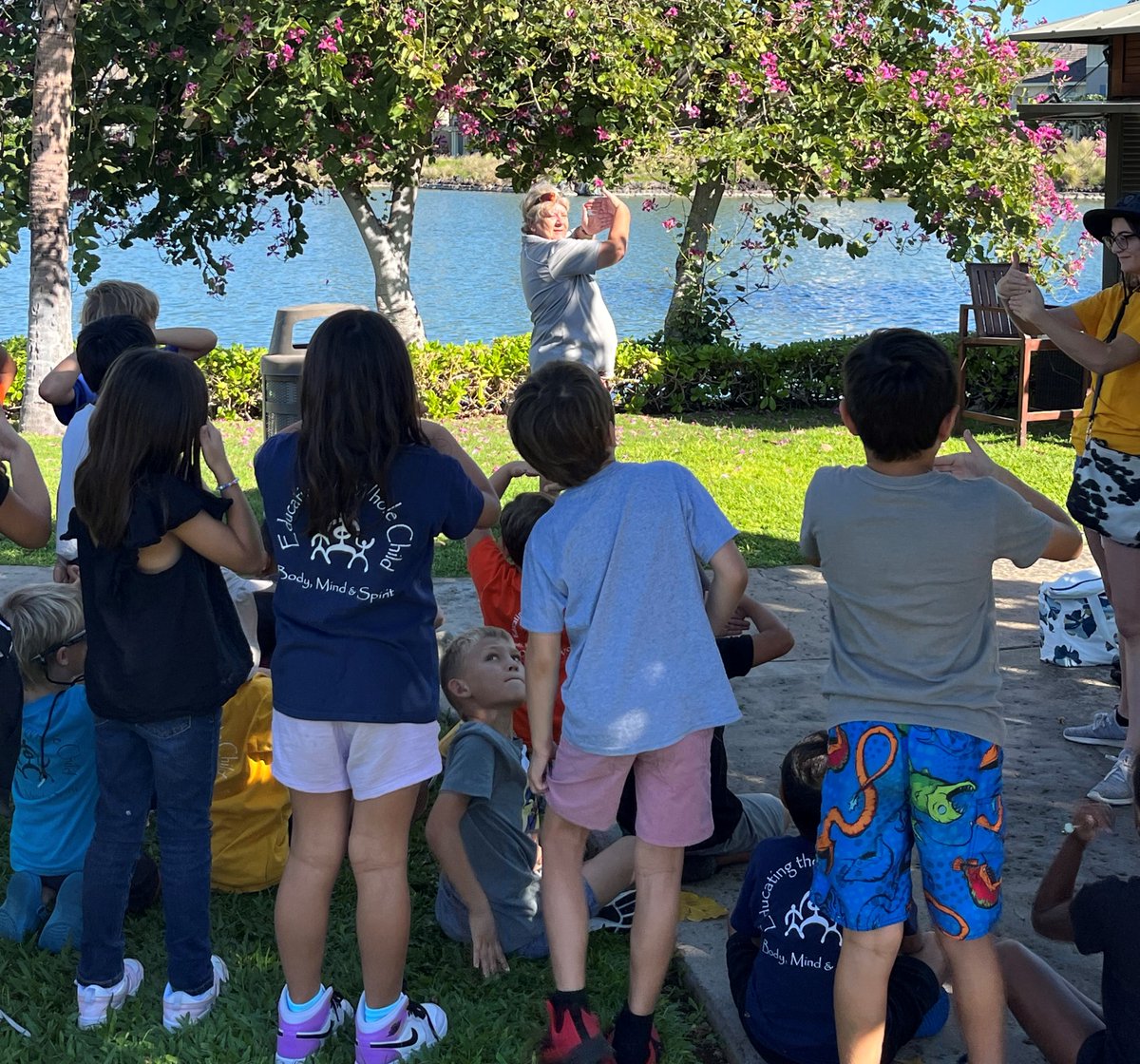KingsShopsHI's tweet photo. Look who came to play at our Kings' Shops Lakeside Putting last week.  Aunty Terry giving great pointers.  Mahalo to all the students coming out to play. 

#VisitKingsShops #WaikoloaBeachResort #kingsshopslakesideputting 
#innovationspubliccharterschool https://t.co/LYYyJabzMi