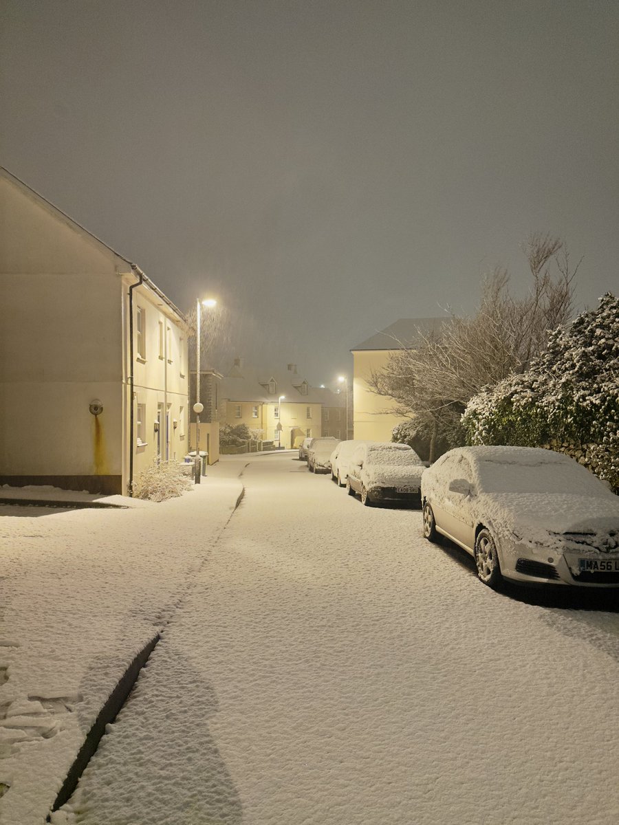 thetouringboys's tweet photo. It’s not very often we get snow down here. #cornwallsnow #snowfall #Snowmageddon #travelphotography https://t.co/97VY9pRK8h