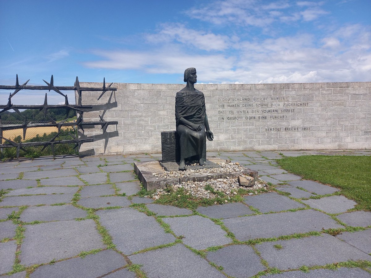 SalaunHubert's tweet photo. De #Royallieu à #Mauthausen puis à #Hartheim 
#defijeune #abbecharpentier #villedechantilly https://t.co/XaEljF0L3U