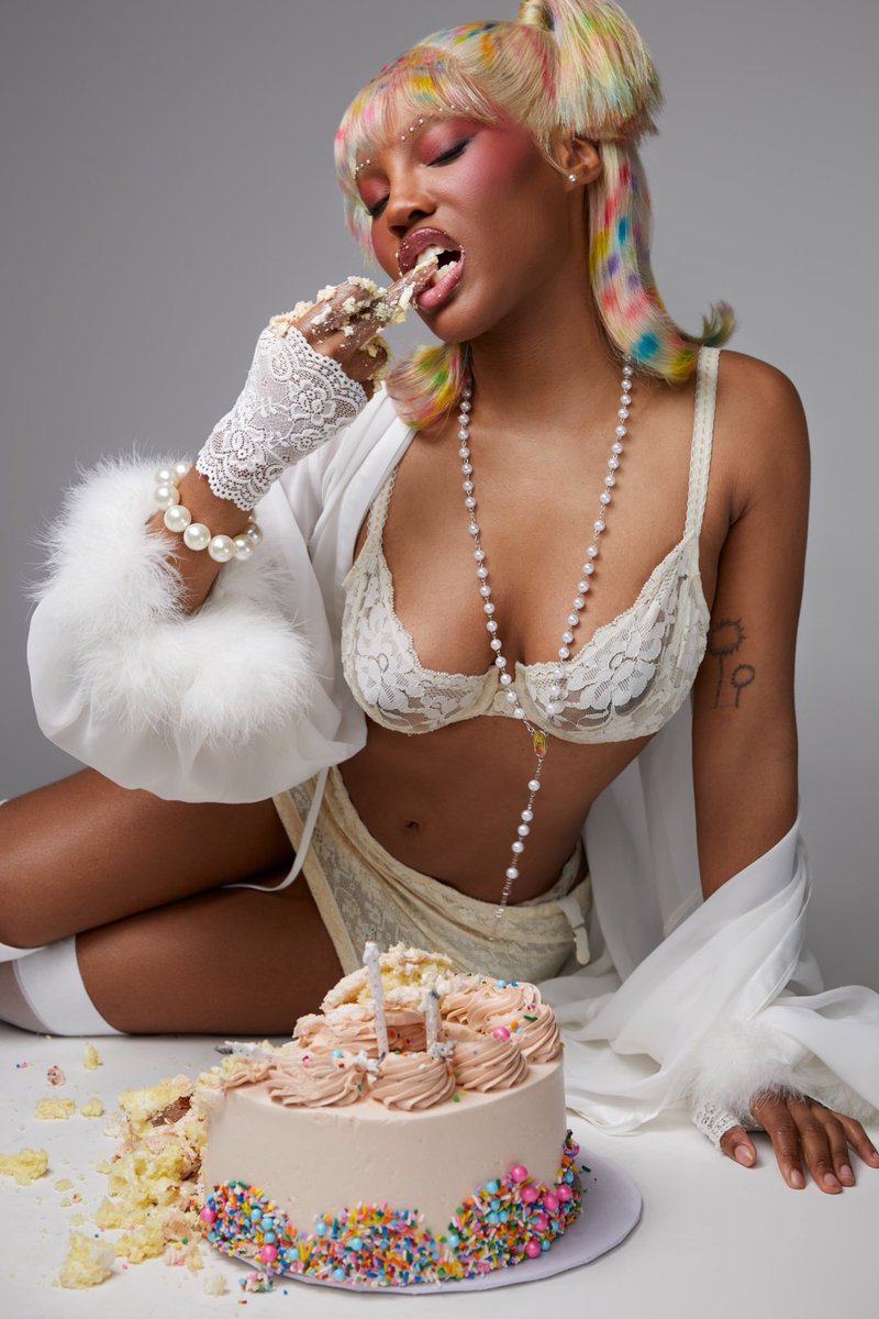 quenblackwell's tweet photo. HAPPY BIRTHDAY TO ME!! IM 22!!!
🥳🥳🥳🥳🥳🥳🥳🥳🥳🥳🥳🥳🥳 https://t.co/NZMpcH2Dsx