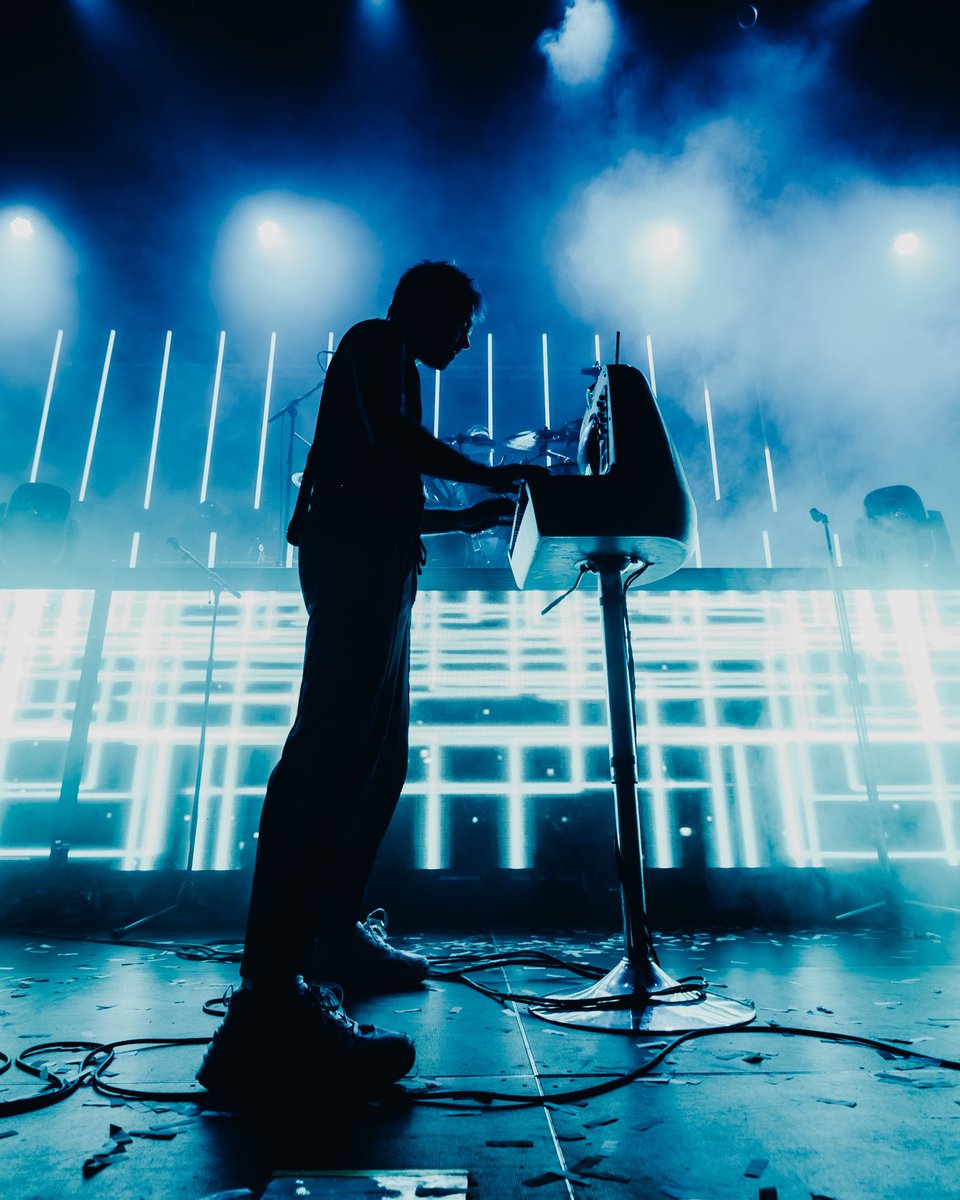 ENTERSHIKARI's tweet photo. Looking forward to being reunited with Sparky &amp; out on the road in some of our favourite cities!⚡️

Tickets go on presale this Thursday for those who pre-order the new album ‘𝘈 𝘒𝘐𝘚𝘚 𝘍𝘖𝘙 𝘛𝘏𝘌 𝘞𝘏𝘖𝘓𝘌 𝘞𝘖𝘙𝘓𝘋’ &amp; for Future Historians...

📸 Tom Berridge https://t.co/Zy8VmCqsq0