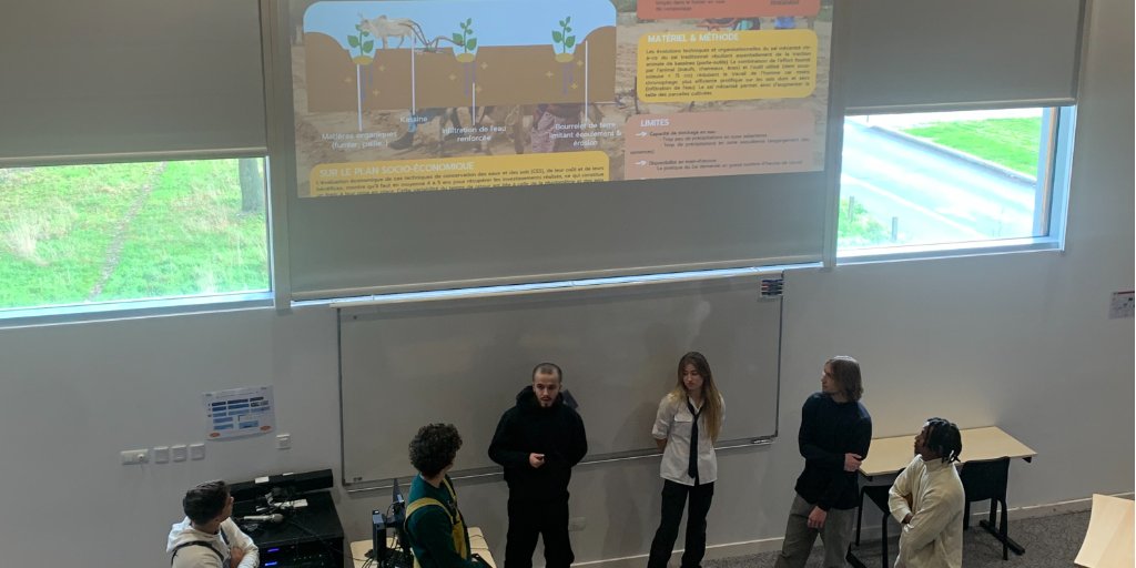 🖼️ Les ISTOMiens présentent leurs posters

Les 3ème année soutenaient au sujet de la réalisation de 𝐩𝐨𝐬𝐭𝐞𝐫𝐬 𝐬𝐮𝐫 𝐥'𝐚𝐠𝐫𝐨𝐧𝐨𝐦𝐢𝐞 𝐭𝐫𝐨𝐩𝐢𝐜𝐚𝐥𝐞. 2 grandes thématiques étaient abordées : Les techniques innovantes et L'agroécologie. 🌍

#istom #soutenance