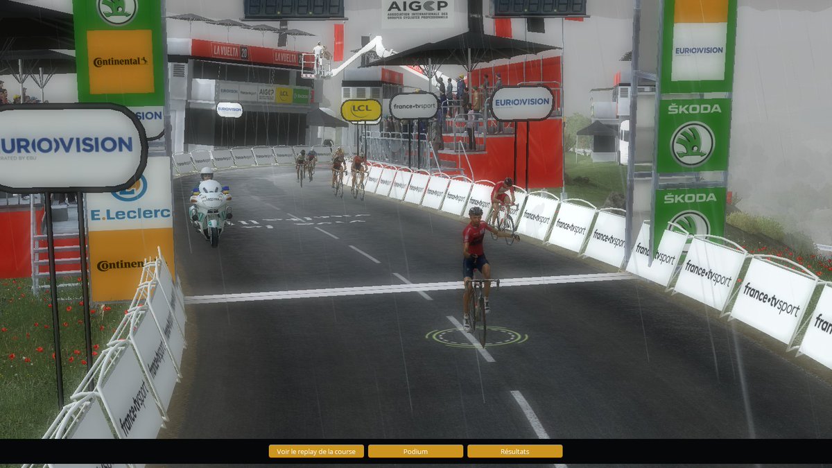 RongChristophe's tweet image. Quatrième victoire d&apos;étape d&apos;affilée ! J&apos;ai planté mon maillot rouge de leader au haut du Balcon de Bizkaia. Rien ne m&apos;échappe en ce moment sur cette Vuelta 2026 #PCM2020