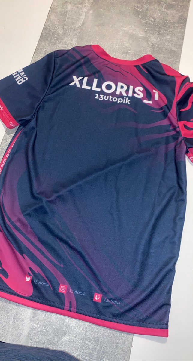 xLIoris_1 tweet media