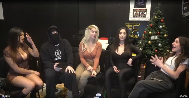 stoolpresidente's tweet photo. The guy in the mask (aka Milfhunter, aka muj) was Julia Blacks main source.  Never forget that. https://t.co/v8bMYDfgqx