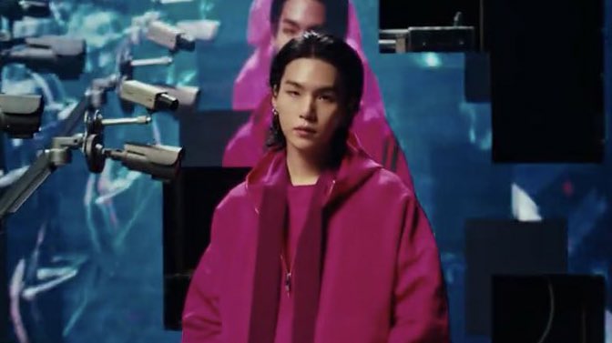 houriyng's tweet image. valentino's new face ; SUGA