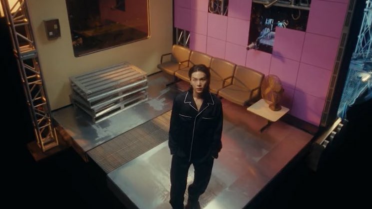 houriyng's tweet image. valentino's new face ; SUGA