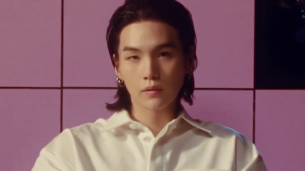 houriyng's tweet image. valentino's new face ; SUGA