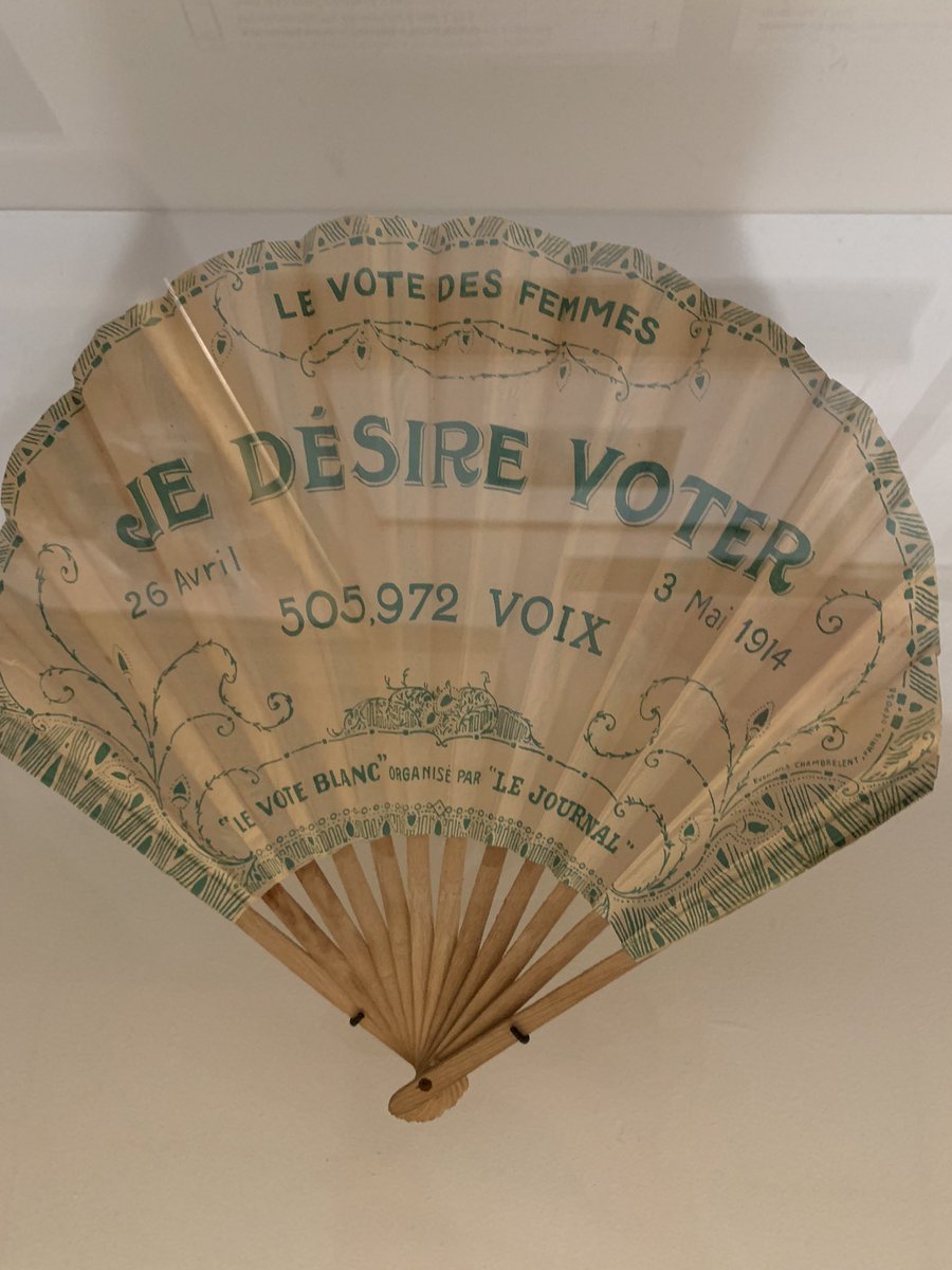 DawnInspire's tweet photo. #expo #ParisiennesCitoyennes au @museecarnavalet Le temps des suffragettes réclamant le #droitdevote et celui des #luttes pour la #contraception, l’#IVG, l’égalité salariale, contre les #violences faites aux #femmes. Avec pour finir @ORLANofficial et son💋de l’artiste. https://t.co/bydkgG8p7u
