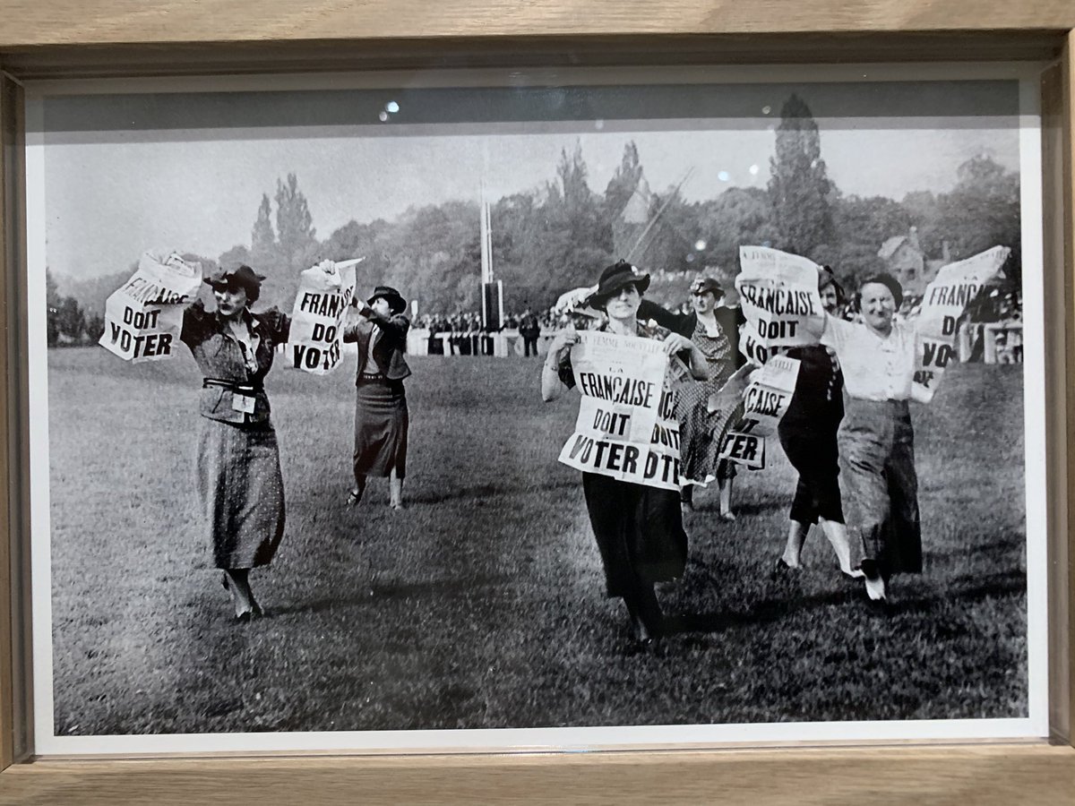 DawnInspire's tweet photo. #expo #ParisiennesCitoyennes au @museecarnavalet Le temps des suffragettes réclamant le #droitdevote et celui des #luttes pour la #contraception, l’#IVG, l’égalité salariale, contre les #violences faites aux #femmes. Avec pour finir @ORLANofficial et son💋de l’artiste. https://t.co/bydkgG8p7u
