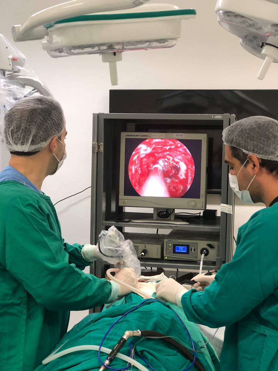 carlosbrandaoma's tweet photo. A equipe do Hospital Macrorregional de Caxias fez um procedimento raro no Maranhão. Os médicos trataram tumores no centro do crânio de um paciente por meio da cirurgia endoscópica endonasal transesfenoidal, feita pelo nariz. A rede estadual de saúde cada vez melhor! https://t.co/9ppHAEMoEB
