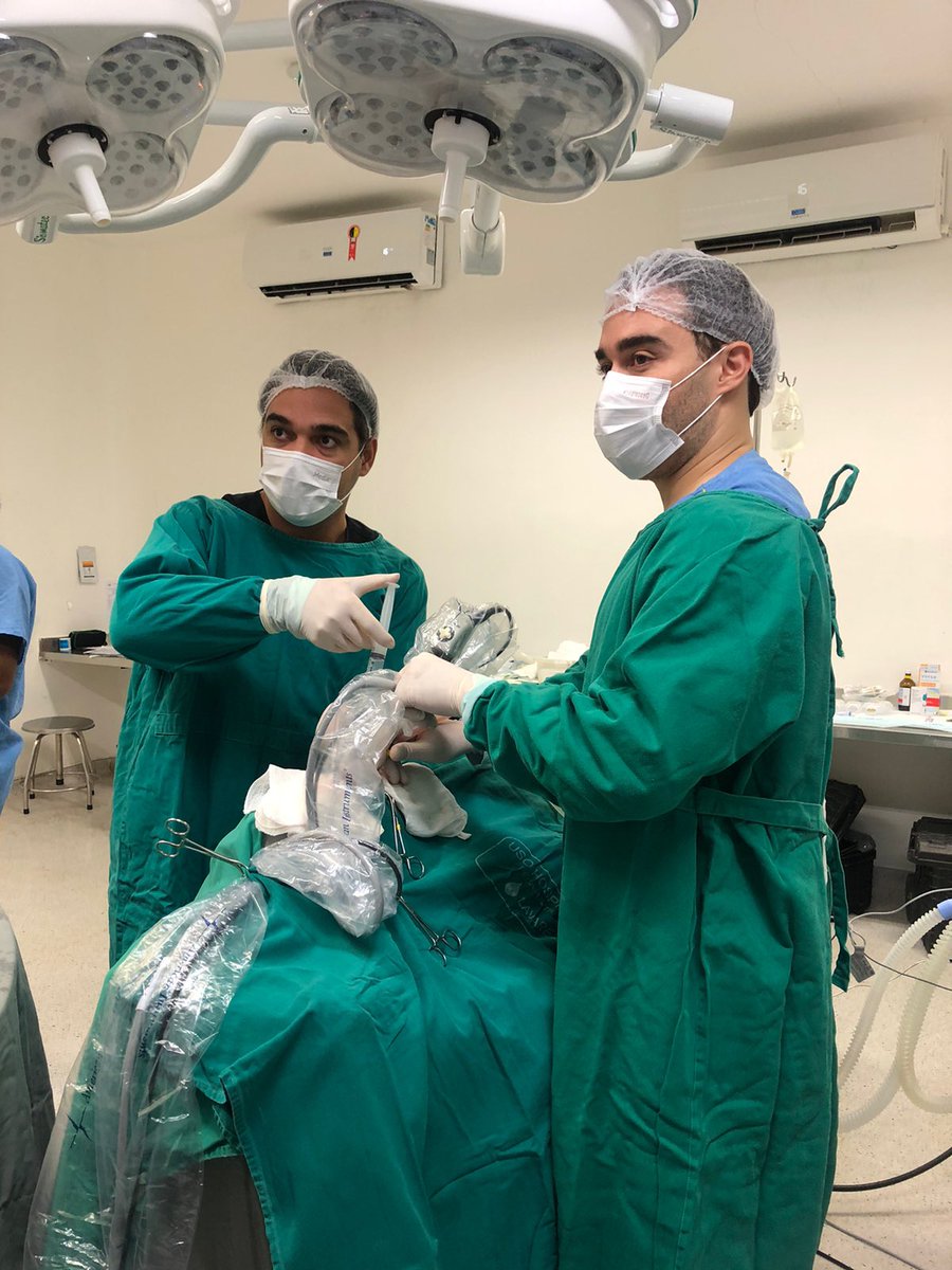 carlosbrandaoma's tweet photo. A equipe do Hospital Macrorregional de Caxias fez um procedimento raro no Maranhão. Os médicos trataram tumores no centro do crânio de um paciente por meio da cirurgia endoscópica endonasal transesfenoidal, feita pelo nariz. A rede estadual de saúde cada vez melhor! https://t.co/9ppHAEMoEB