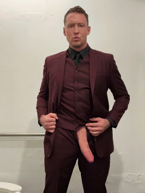 𝐏𝐢𝐞𝐫𝐜𝐞 𝐏𝐚𝐫𝐢𝐬 - This is my outfit I wore in my scene yesterday! https://t.co/MPl1BHoUXE