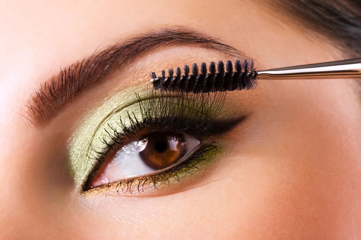 Your makeup can enhance your natural eye color and add a pop your look. Learn more at
lens.com/eyestyle/lifes…
#lens.com #lensdotcom #eyehealth #eyestyle #makeuptips #eyecolor #blueeyes #greeneyes #browneyes #hazeleyes