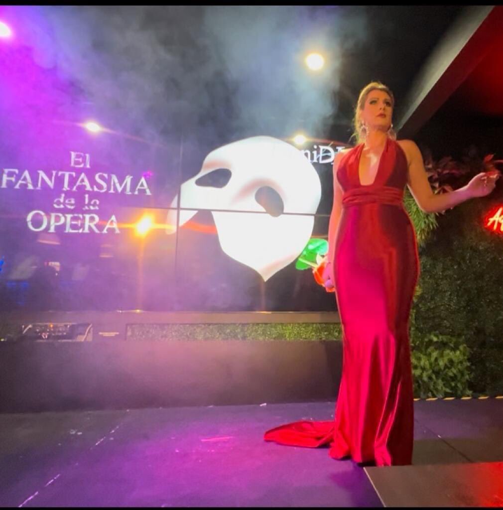 Maylucita's tweet photo. #supermachi #maylu #mayluhernandez #soprano #happybirthday #cabaretcubano https://t.co/ceKw5GYCRE