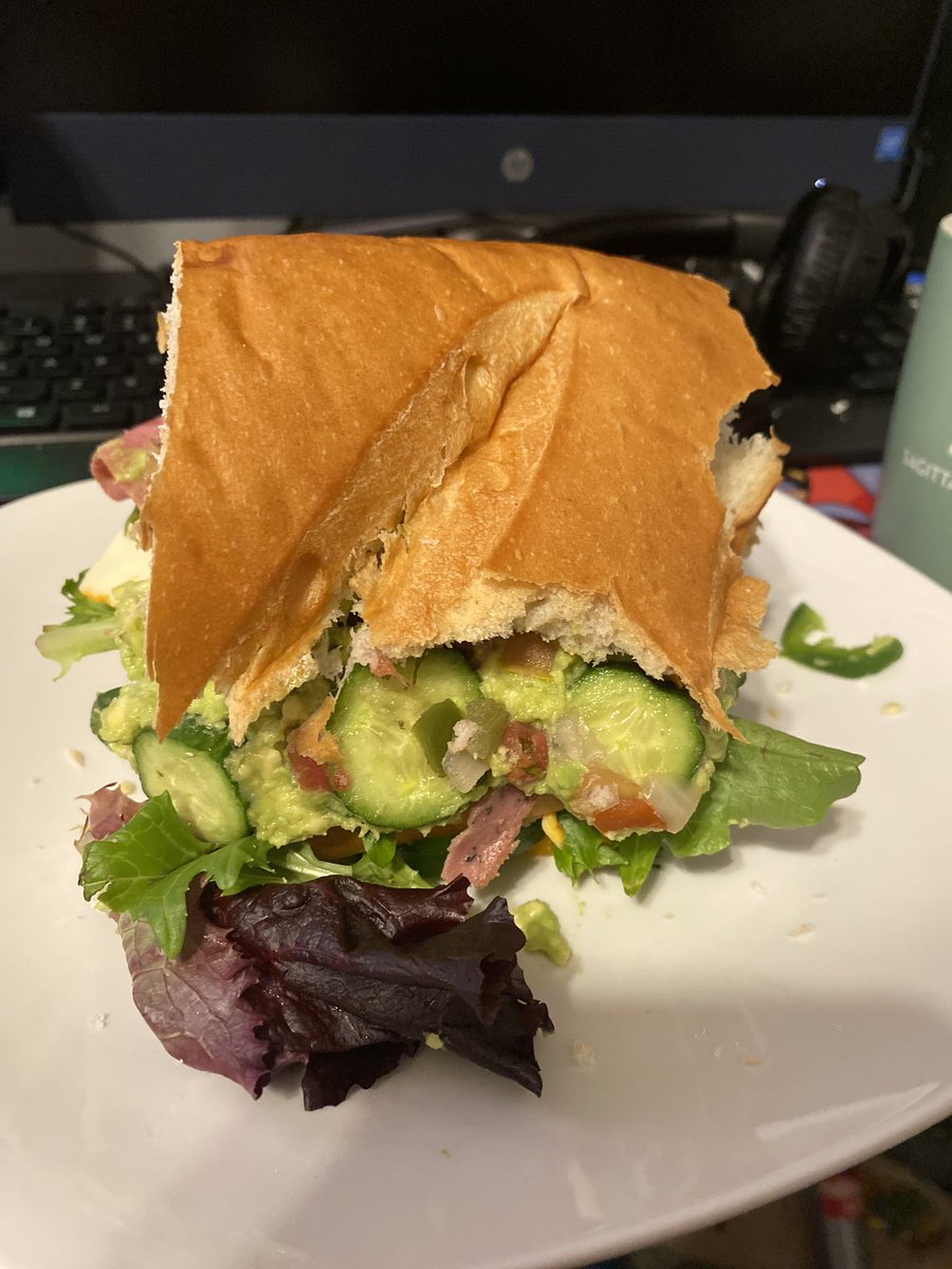 KaitlynKat2's tweet photo. This was my lunch, delicious and wayyyyy cheaper than subway! #sub #subsandwich #avocado #lunch https://t.co/KsXTUvS5XA