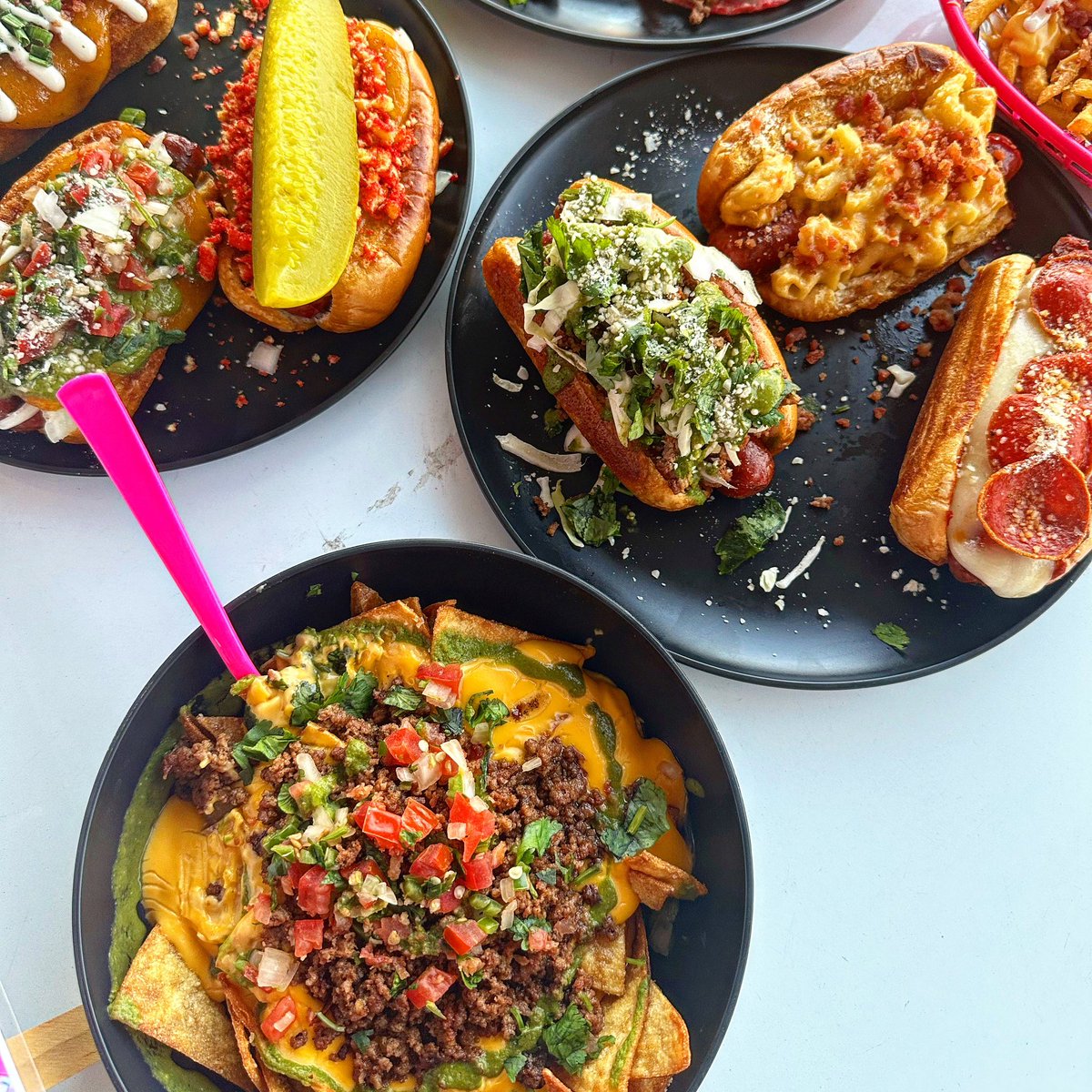 qweeniergv's tweet photo. Why be average when u can be savage: PULL UP! 1306 w university dr 78539 #hotdogs #rgv #valleythings https://t.co/pb0q8h04gE