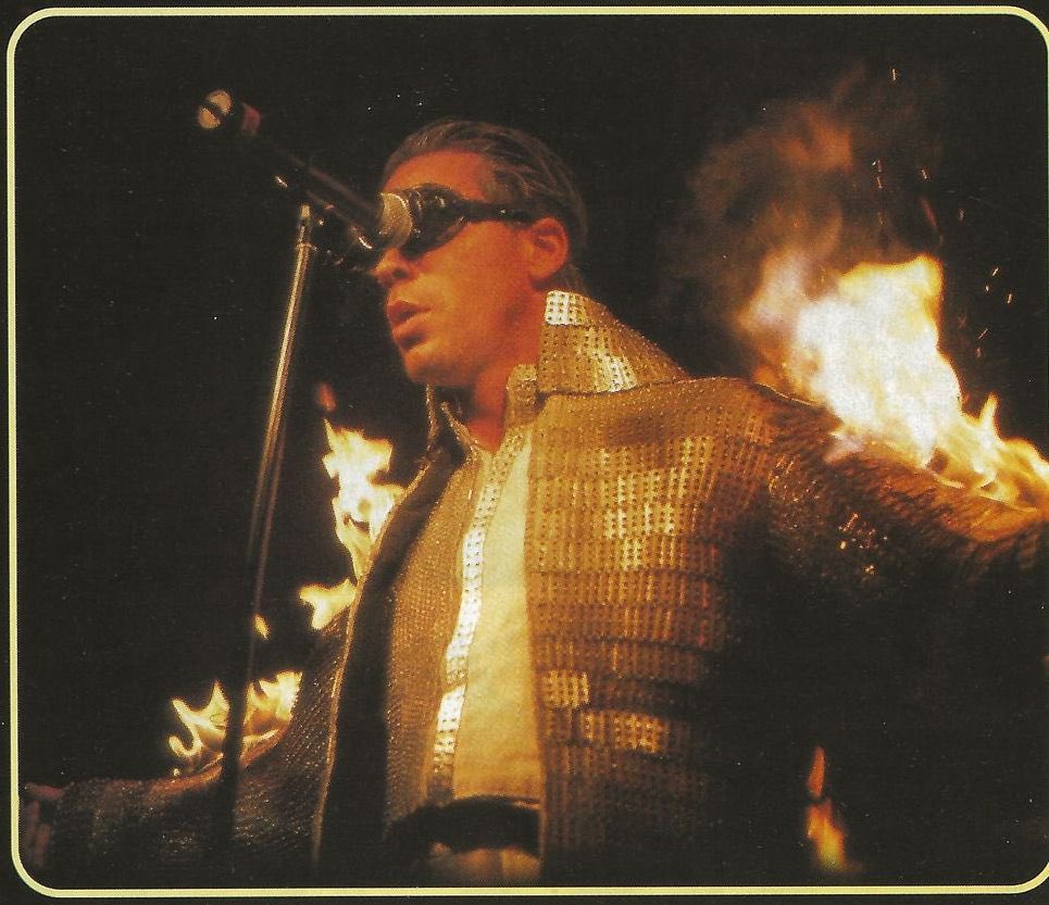 rammarchive's tweet photo. Rammstein 1998

📸Metal Hammer Italy https://t.co/VzXVwWOsNz