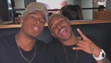 Hoje é o seu dia parabéns muitas felicidade muitos anos de vida que Deus te abençoe E o seu dia seja espetacular inesquecível tudo de bom que você merece muito. 🎊 🍰🎂<a href="/matheuscamiloo_/">Teteu 🏁</a>