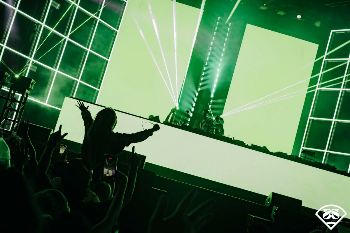 EDMIdentity's tweet photo. ❤️ @LEDPresents is bringing @JohnSummit back to San Diego in April with @GreenVelvet_, @LFSYSTEMMUSIC, and @DJRangerTrucco for an Off The Grid showcase. 

#OffTheGrid #LEDPresents #JohnSummit

https://t.co/R3rrBj3BY6 https://t.co/fBtYZVsRBt