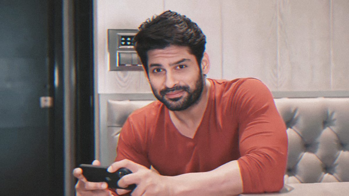 jaadafahoo's tweet photo. #SidharthShukla in Beard>>>🥵 https://t.co/BqidX7xOZM