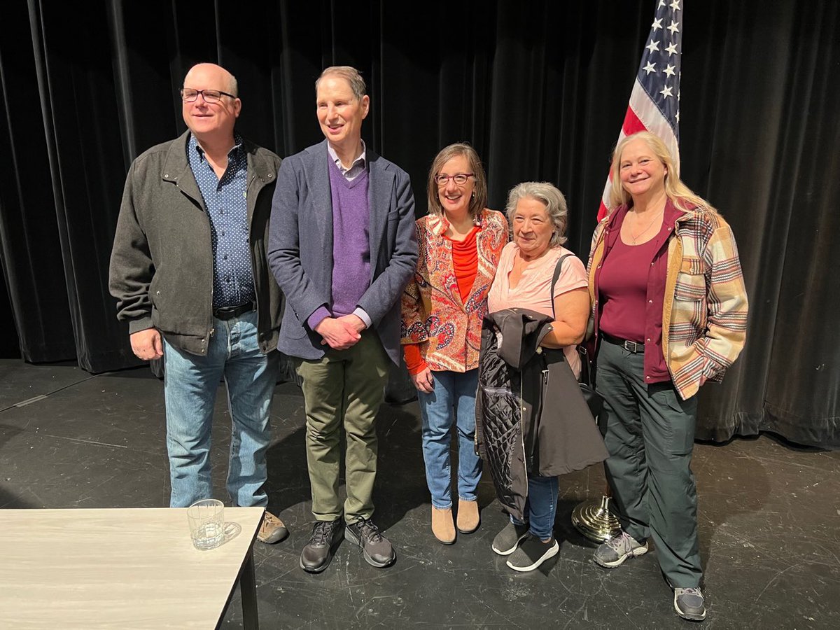 Ron Wyden tweet media