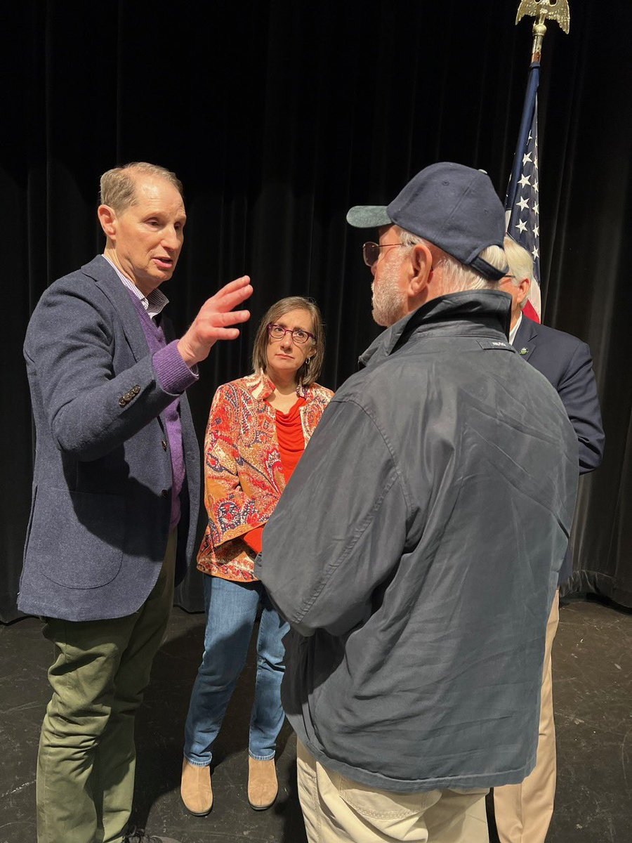 Ron Wyden tweet media