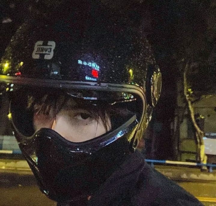 tava paradão no baile c a minha meiota no meio da rua