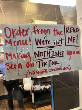 itssmithson's tweet image. Waffle House workers are flabbergasted 😳